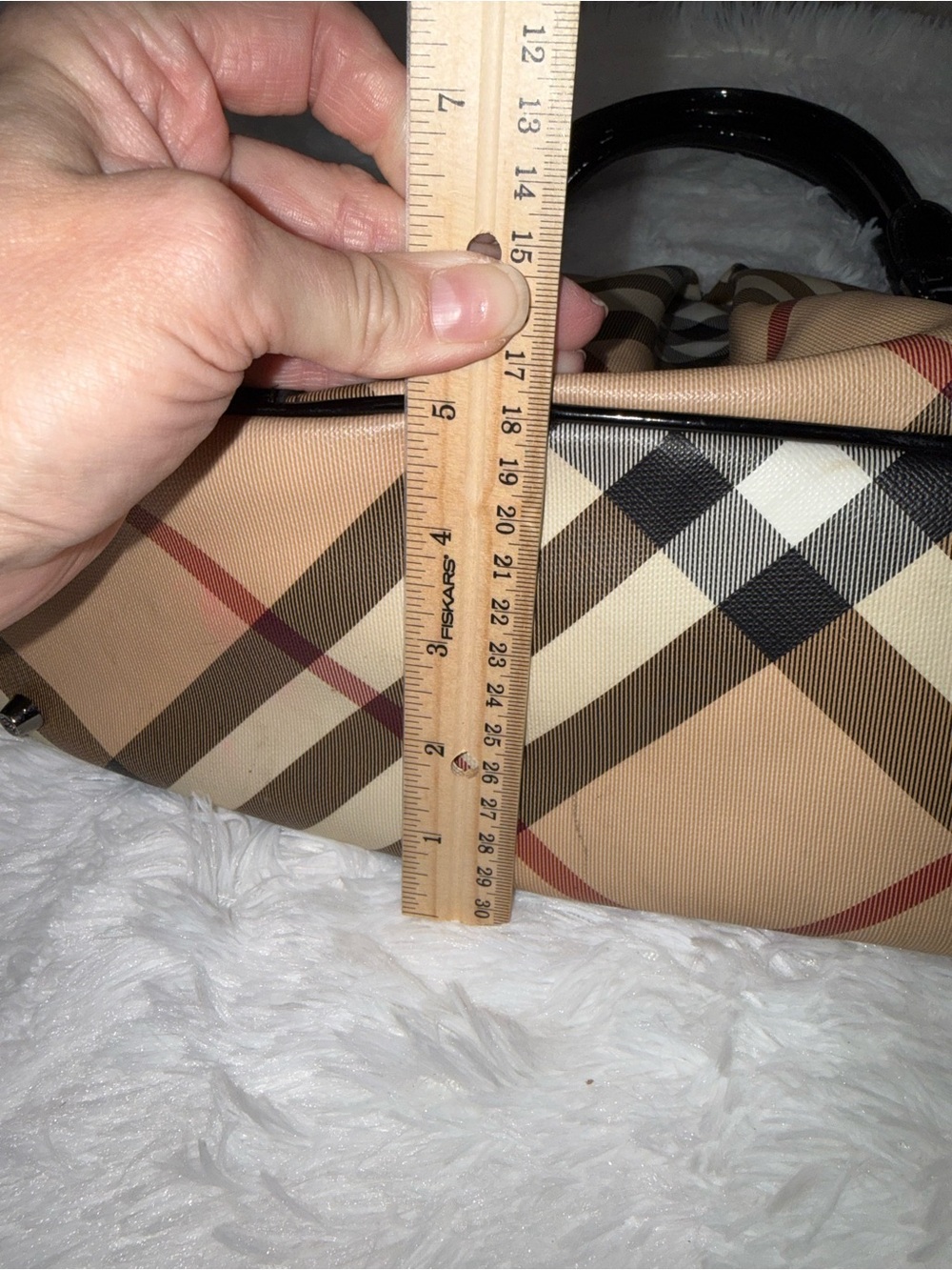 Burberry Beige Plaid Satchel with Black Patent Trim - Picture 4 of 16